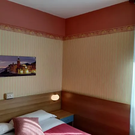 Augusta カモーリ